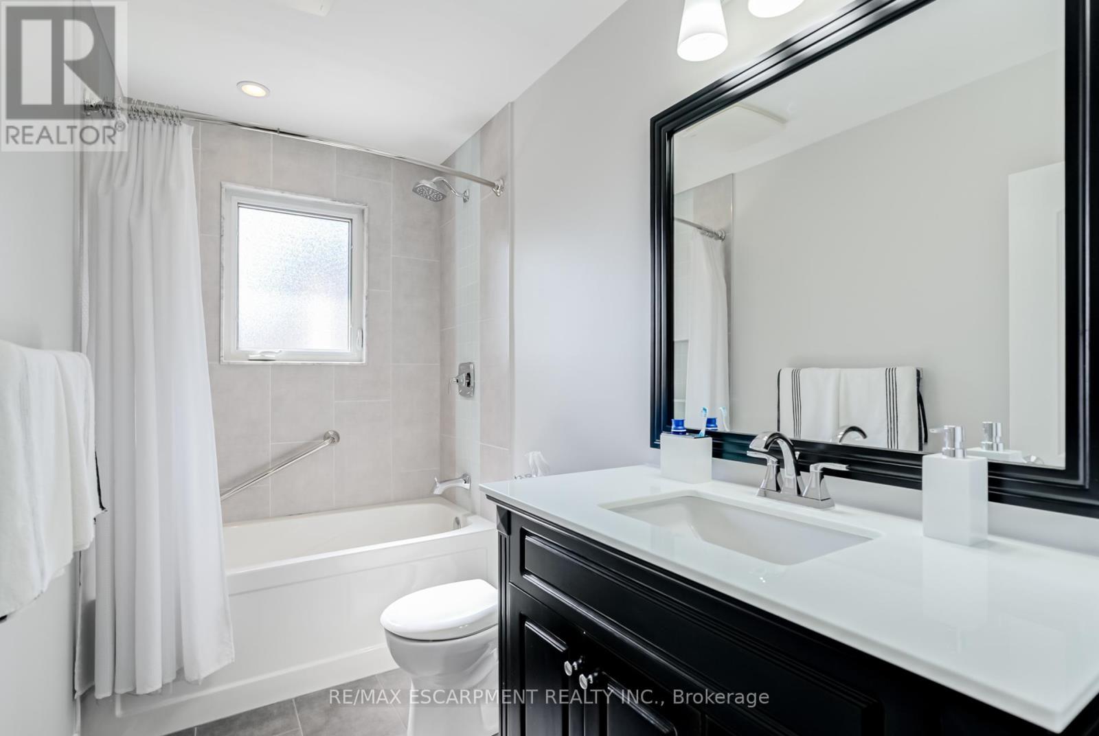5 ALBERT STREET E - 20