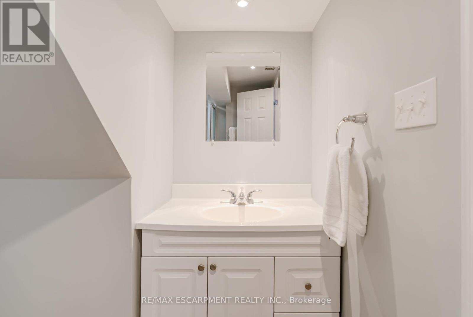 5 ALBERT STREET E - 28