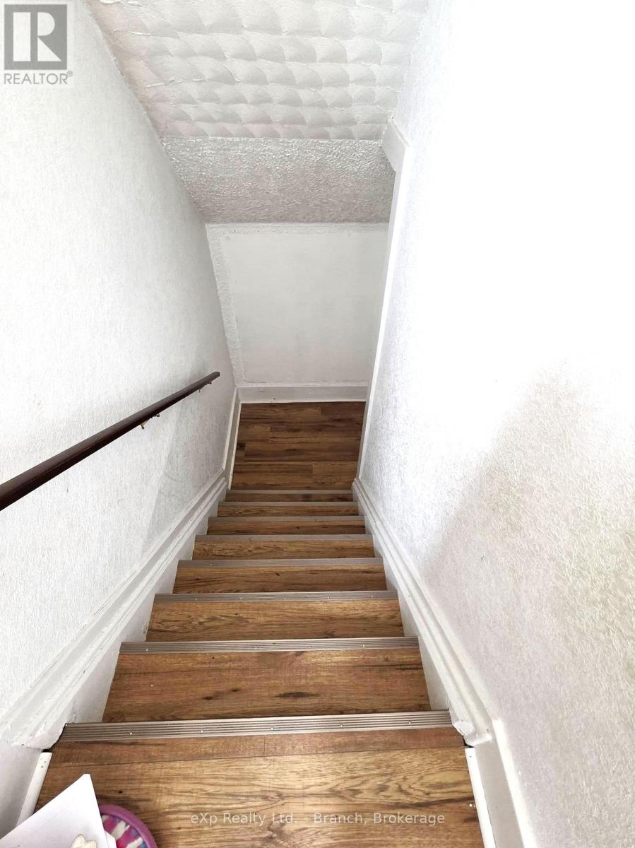 63 MAPLE STREET N - 10
