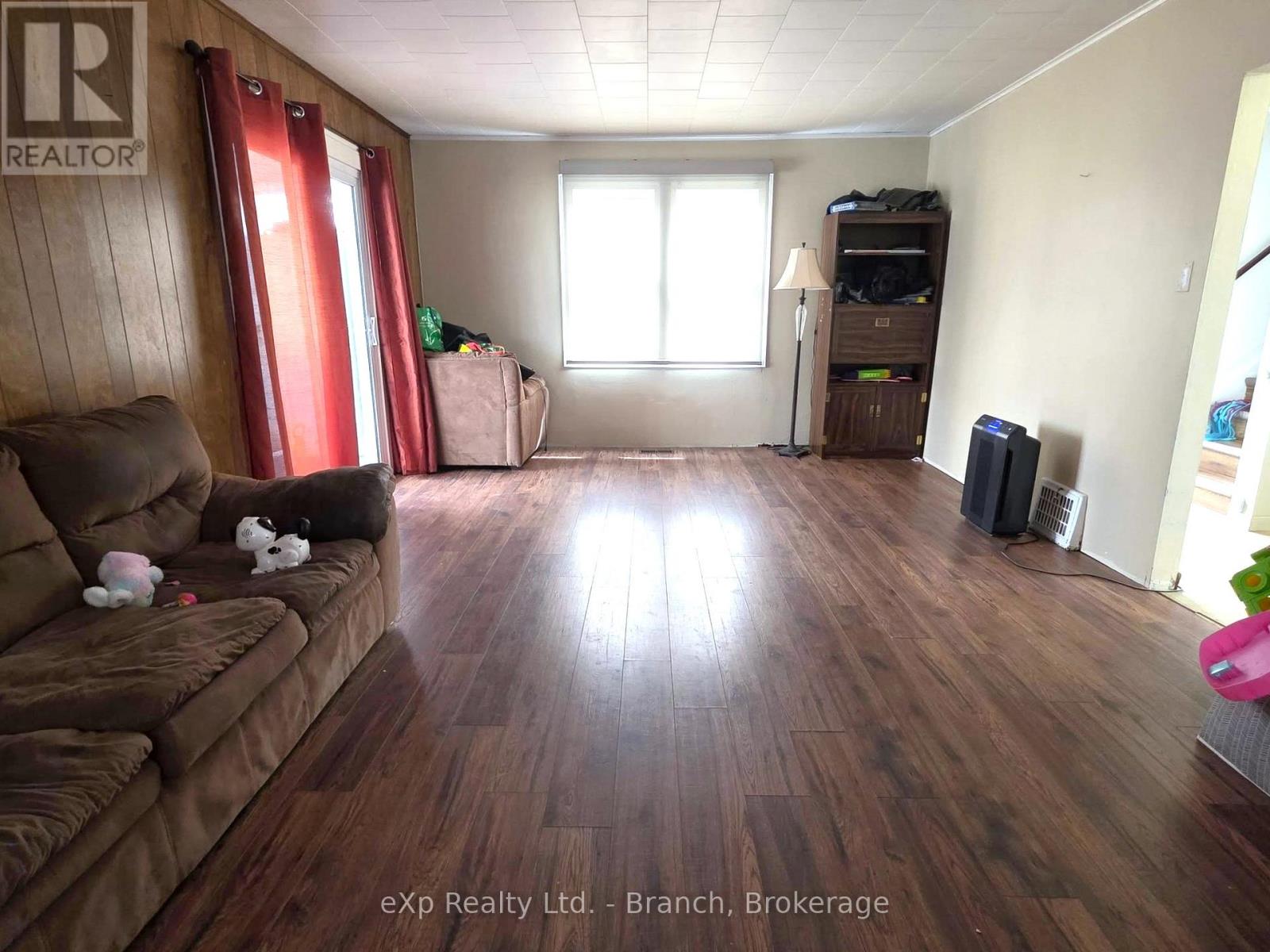 63 MAPLE STREET N - 9