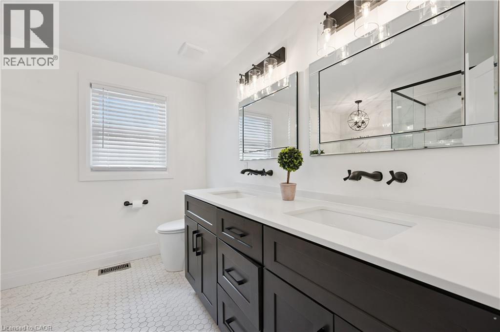 601 SANDRINGHAM Drive - 21