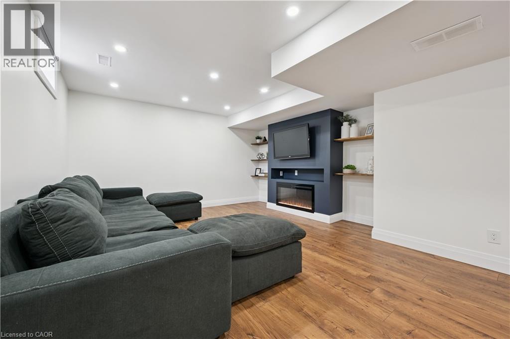 601 SANDRINGHAM Drive - 29