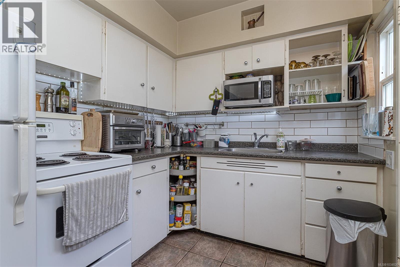 #1-5 1044 Hillside Ave - 48