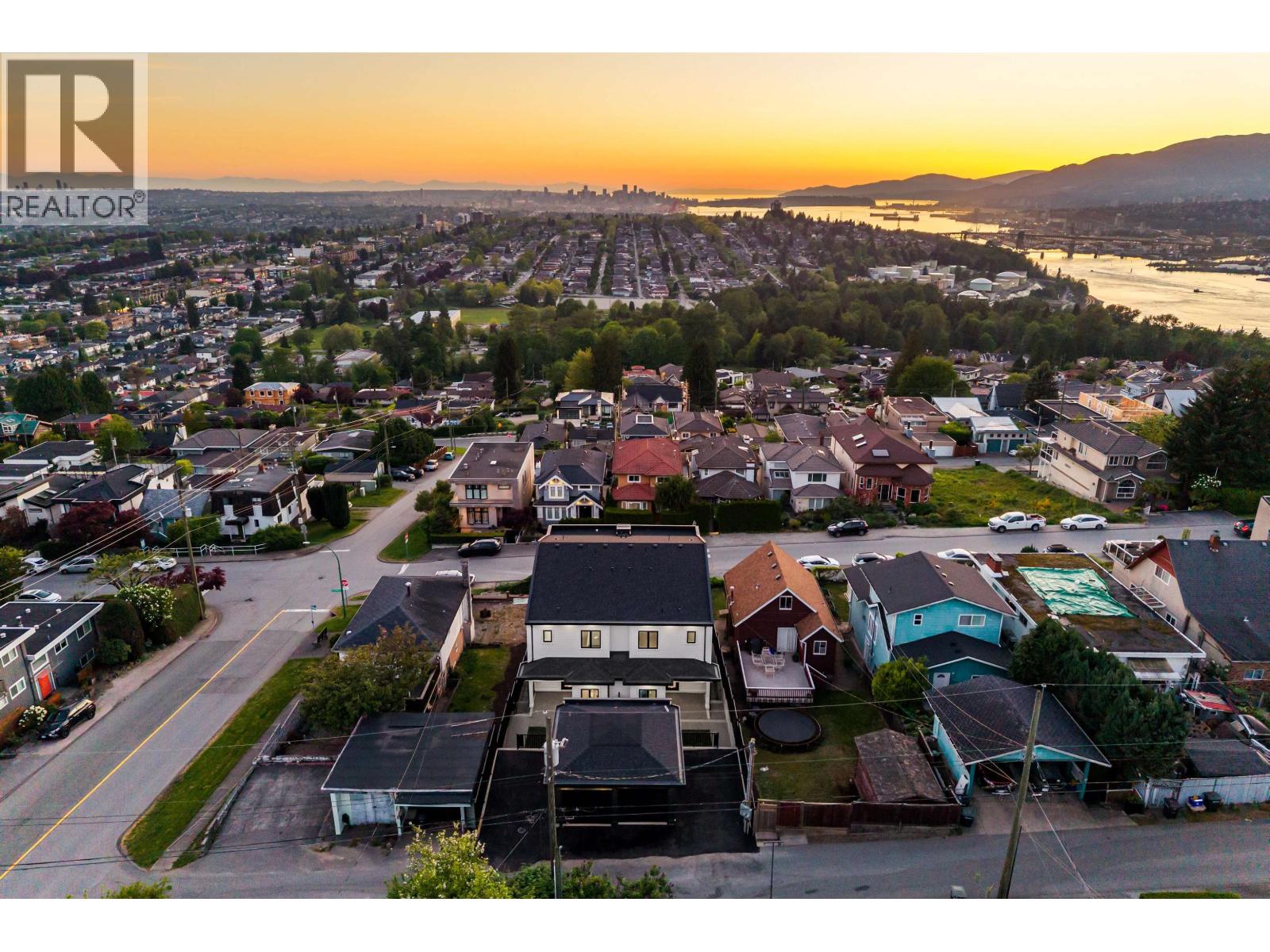2 10 N HYTHE AVENUE, Burnaby