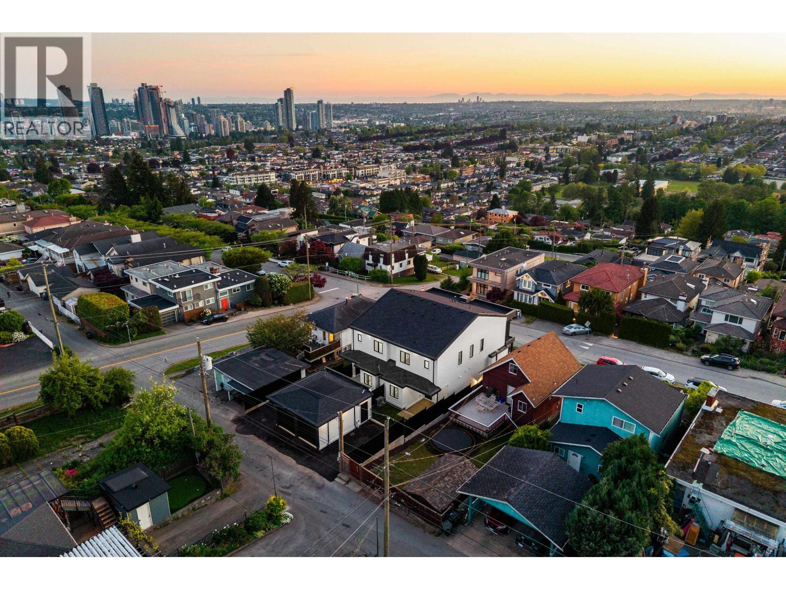 2 10 N HYTHE AVENUE, Burnaby