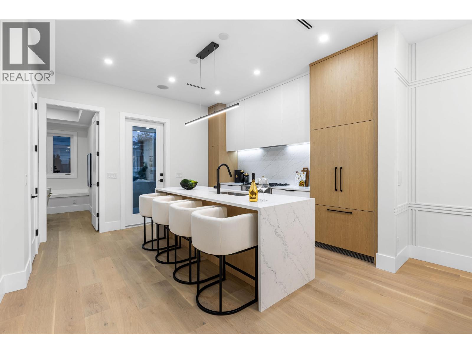 2 10 N HYTHE AVENUE, Burnaby