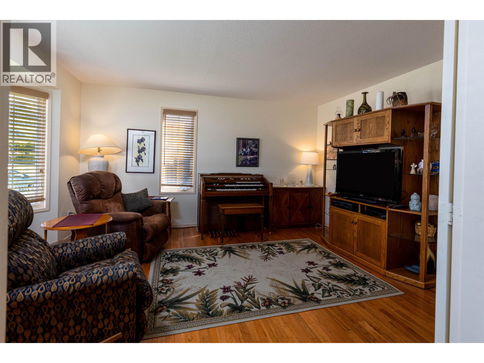 4737 SCOTT Avenue, Terrace