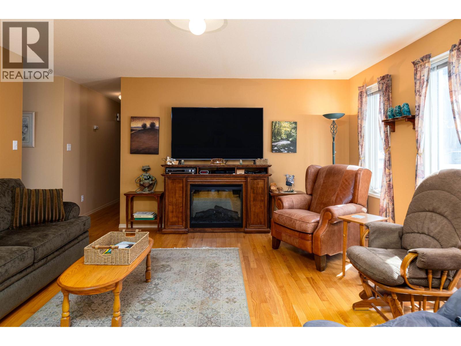 4737 SCOTT Avenue, Terrace