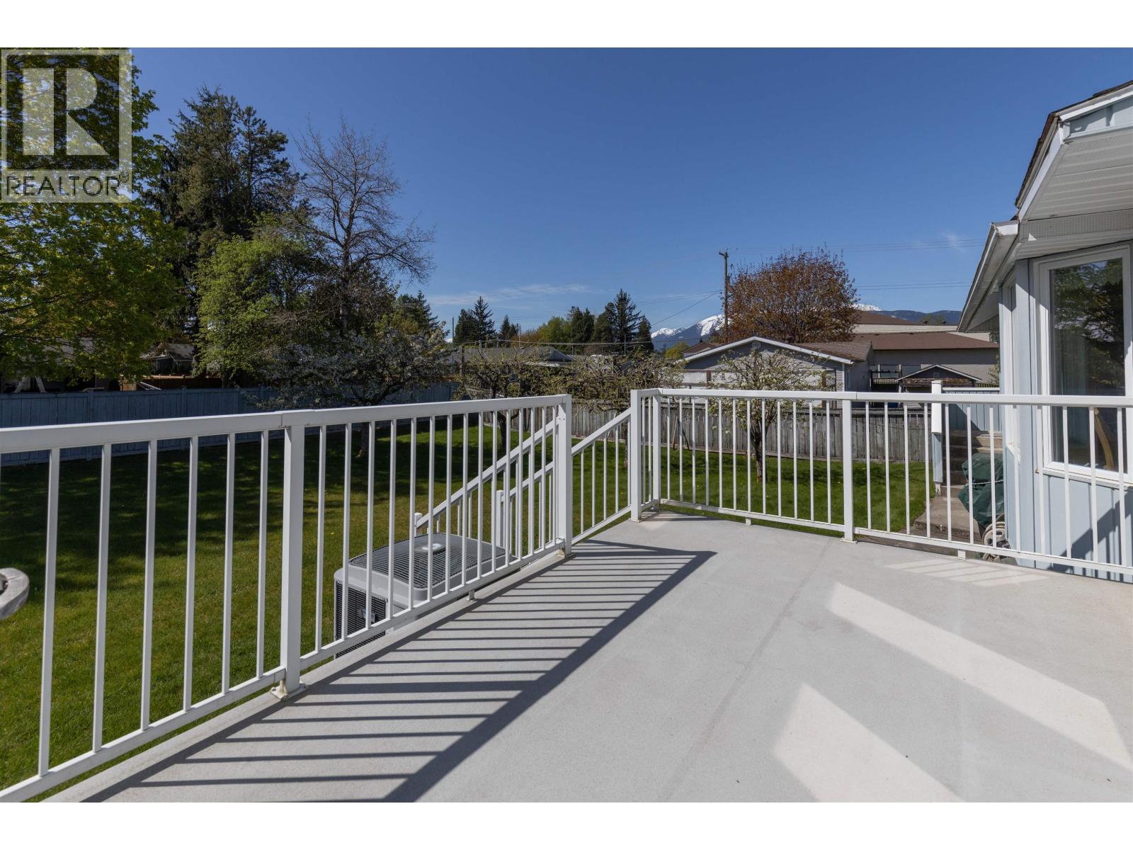 4737 SCOTT Avenue, Terrace