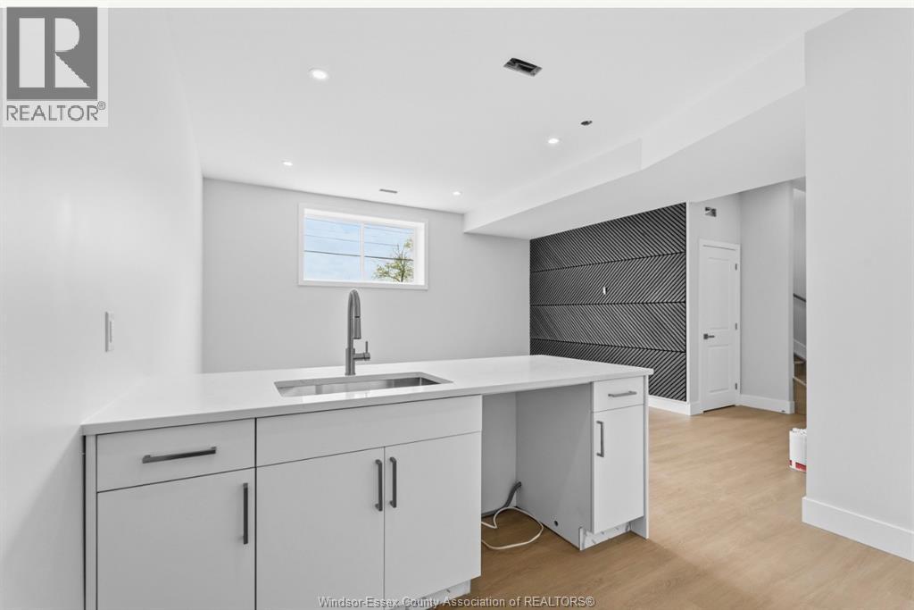2142 DAYTONA, Windsor, Ontario, N9C2L7 — Photo 15