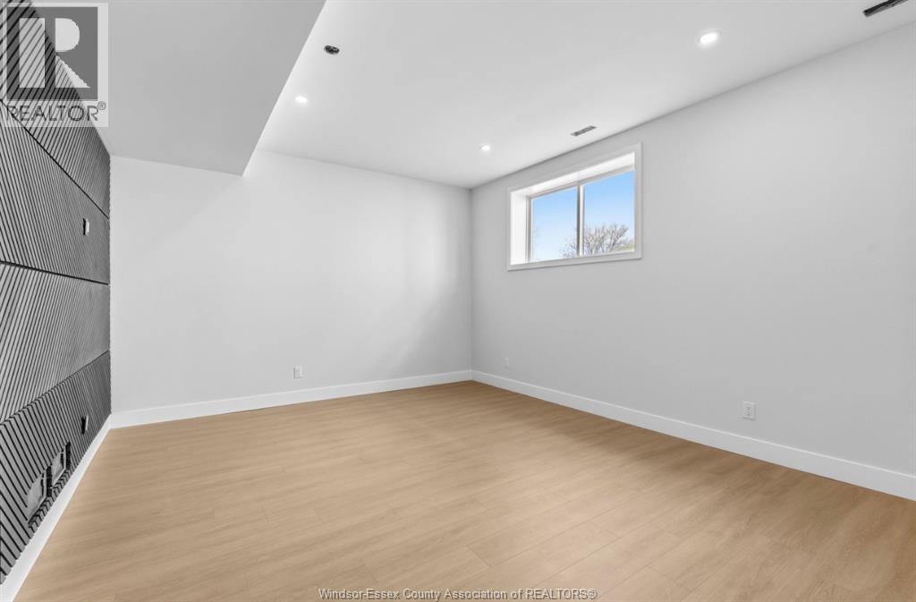 2142 DAYTONA, Windsor, Ontario, N9C2L7 — Photo 8