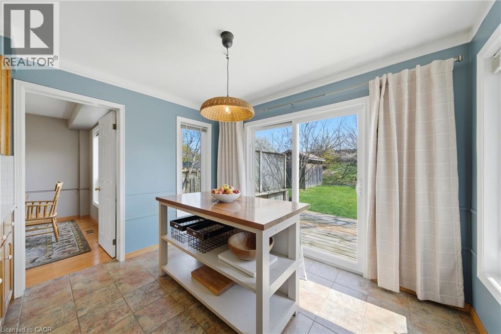 18 NORTHFOREST Trail, Kitchener, Ontario, N2N2Y7 — Photo 4