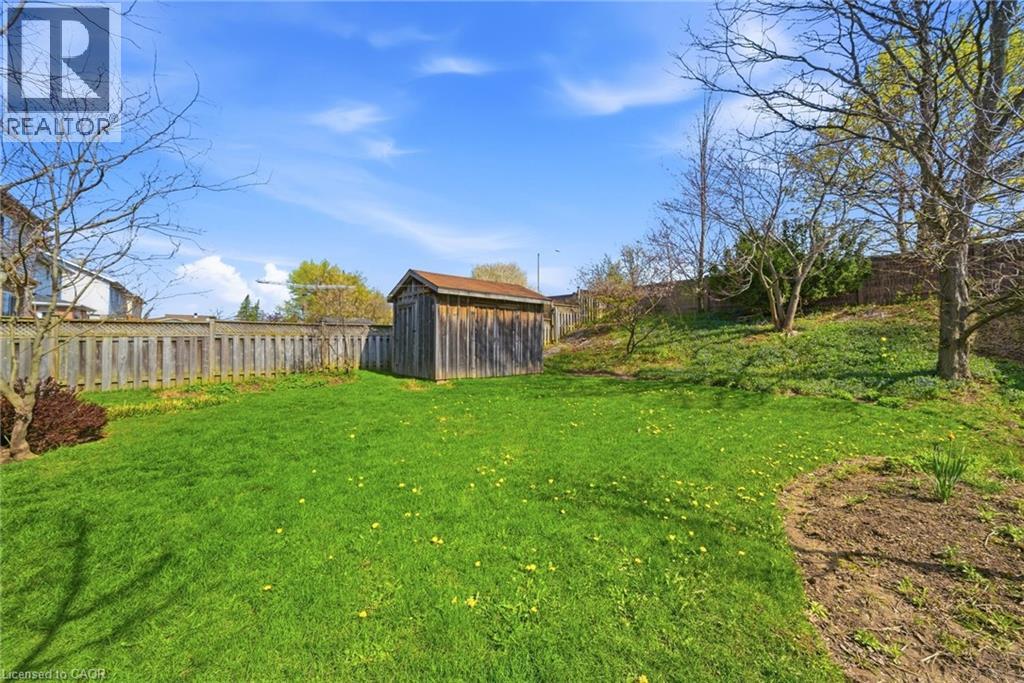 18 NORTHFOREST Trail, Kitchener, Ontario, N2N2Y7 — Photo 9