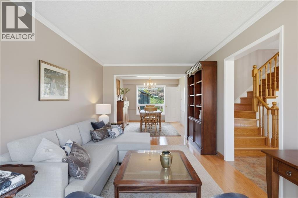 18 NORTHFOREST Trail, Kitchener, Ontario, N2N2Y7 — Photo 2
