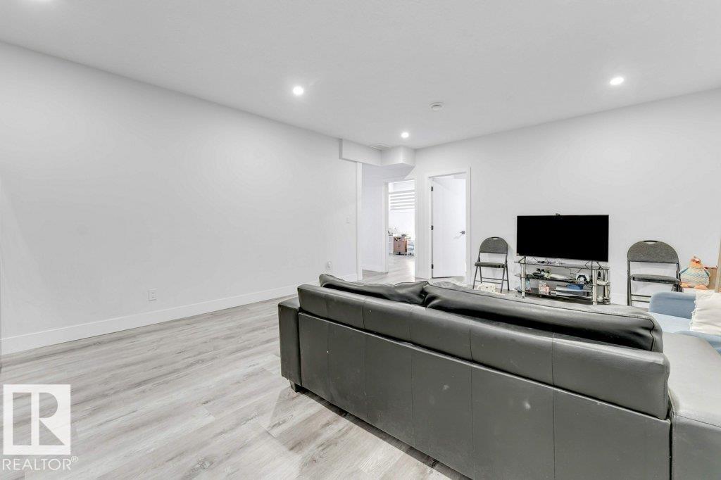 424 33 AV NW, Edmonton