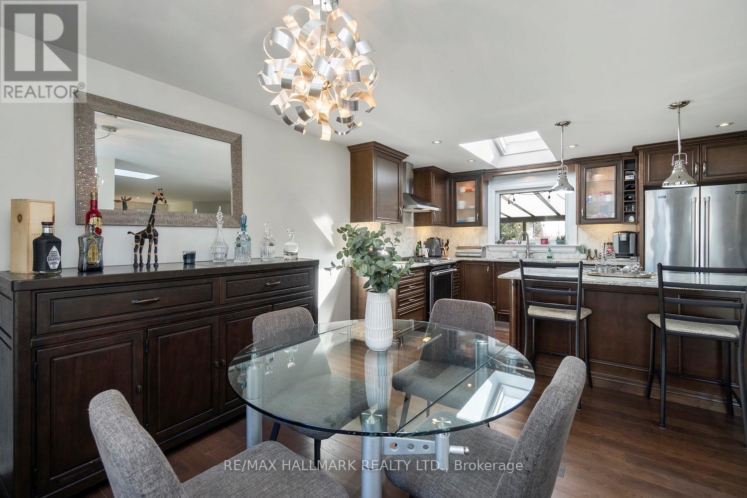 37 LEWIN CRESCENT - 19