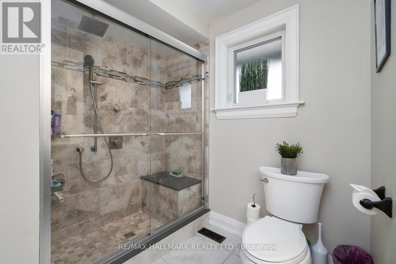 37 LEWIN CRESCENT - 7