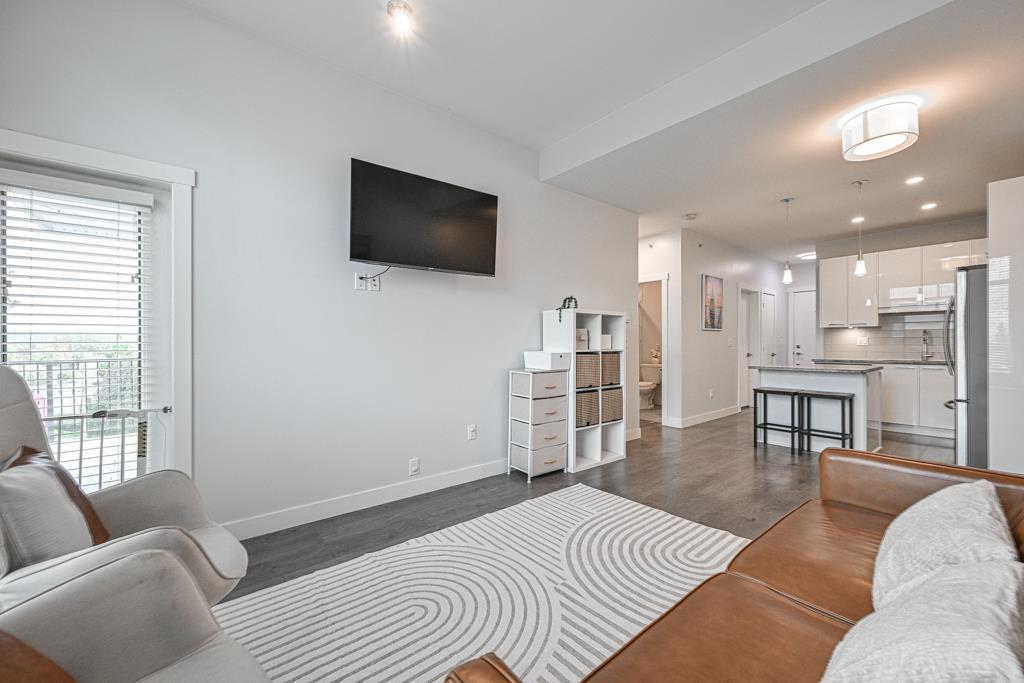 House in Langley - Image 5
