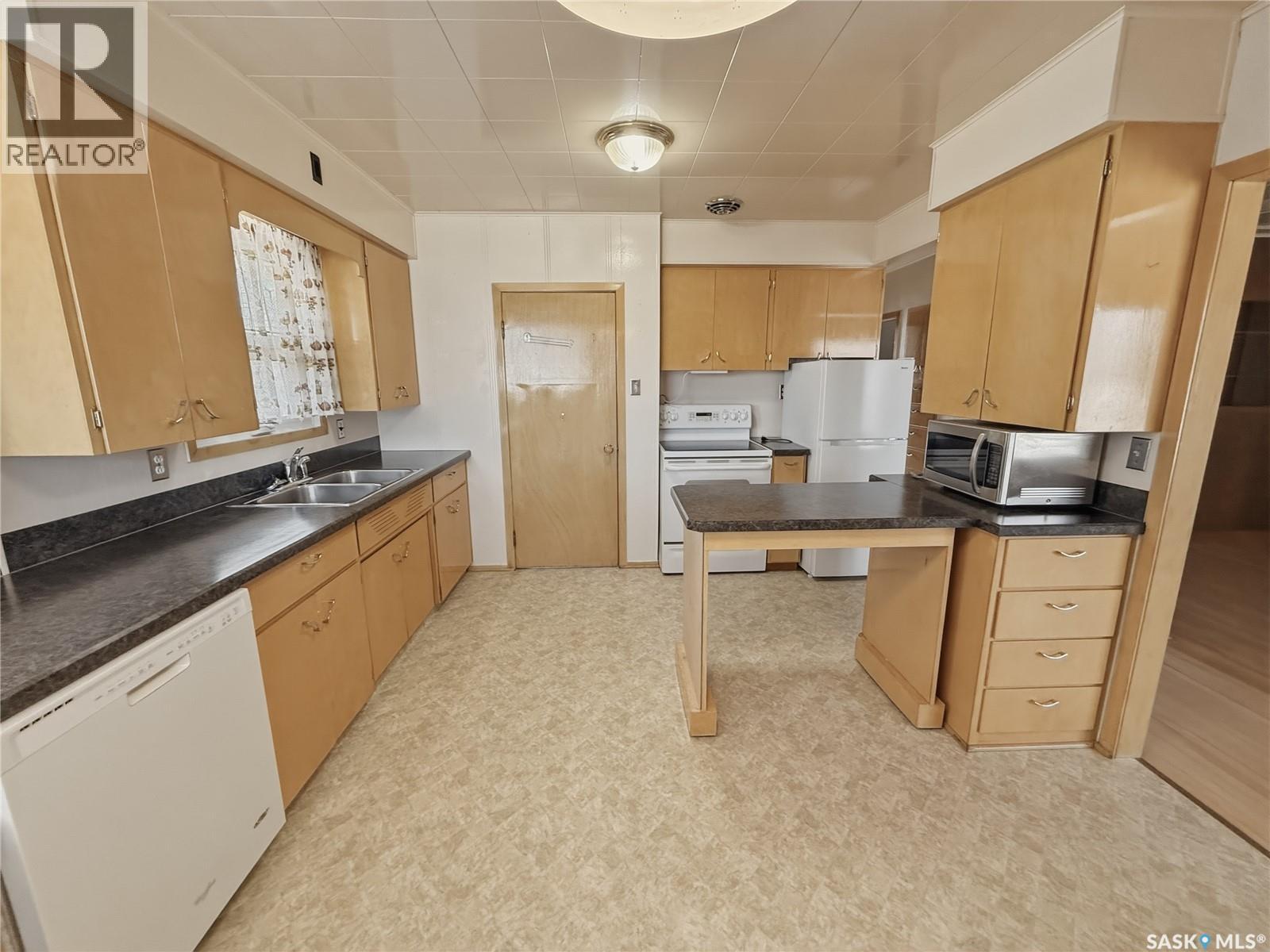 316 Dennis STREET - photo 2