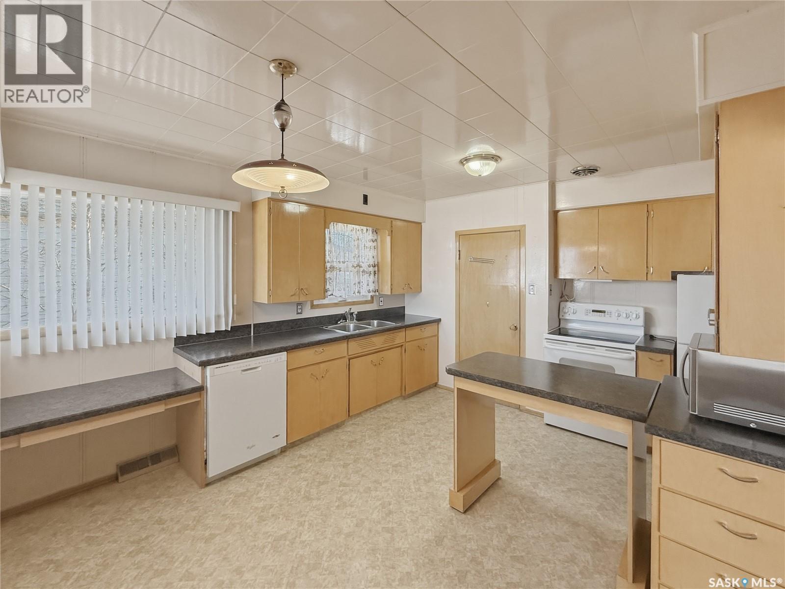 316 Dennis STREET - photo 5