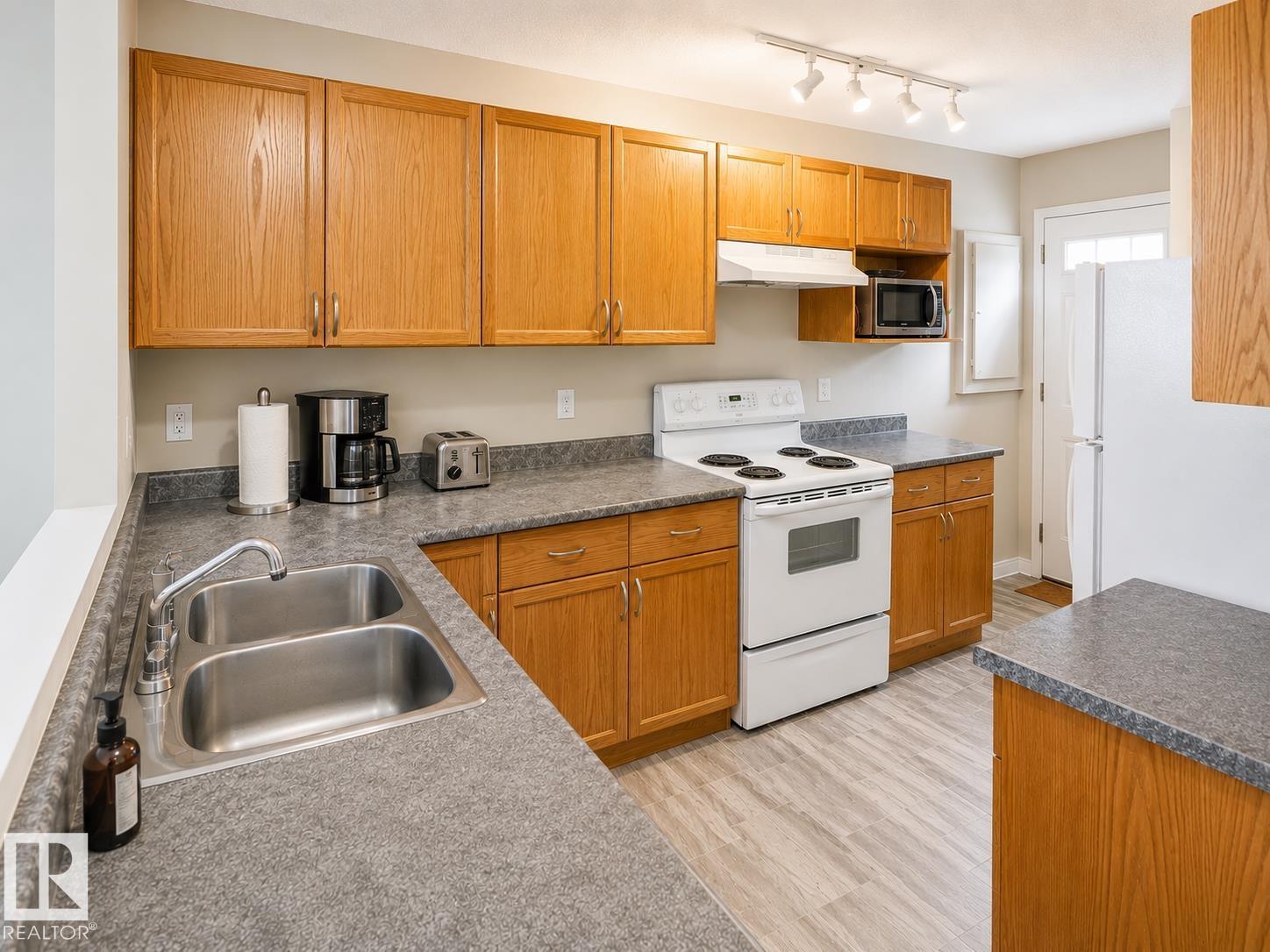 9745 71 AV NW, Edmonton