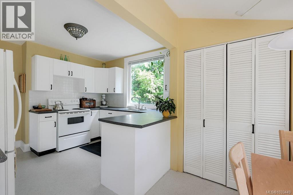  1877 San Pedro Avenue, Saanich