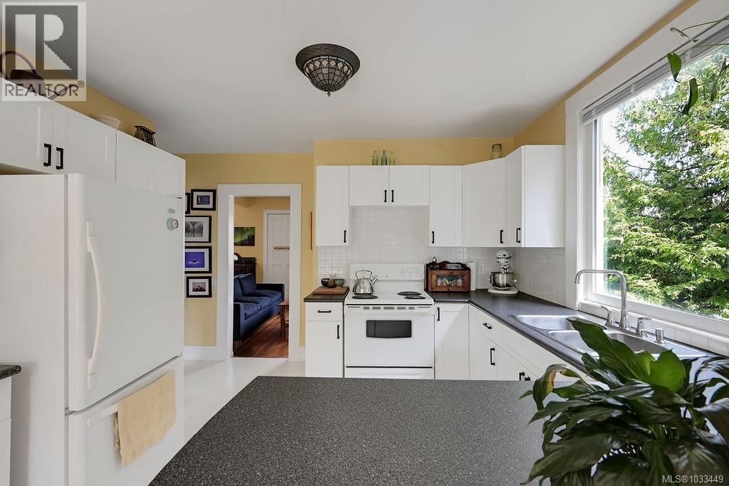  1877 San Pedro Avenue, Saanich