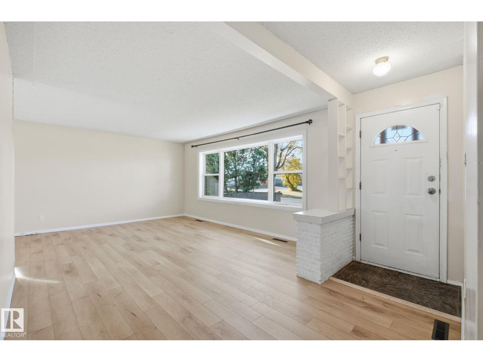 12107 53 ST NW - 4