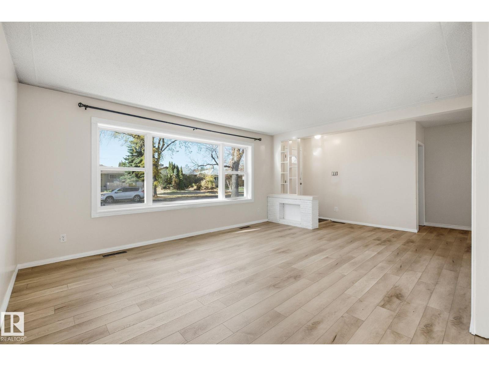 12107 53 ST NW - 8
