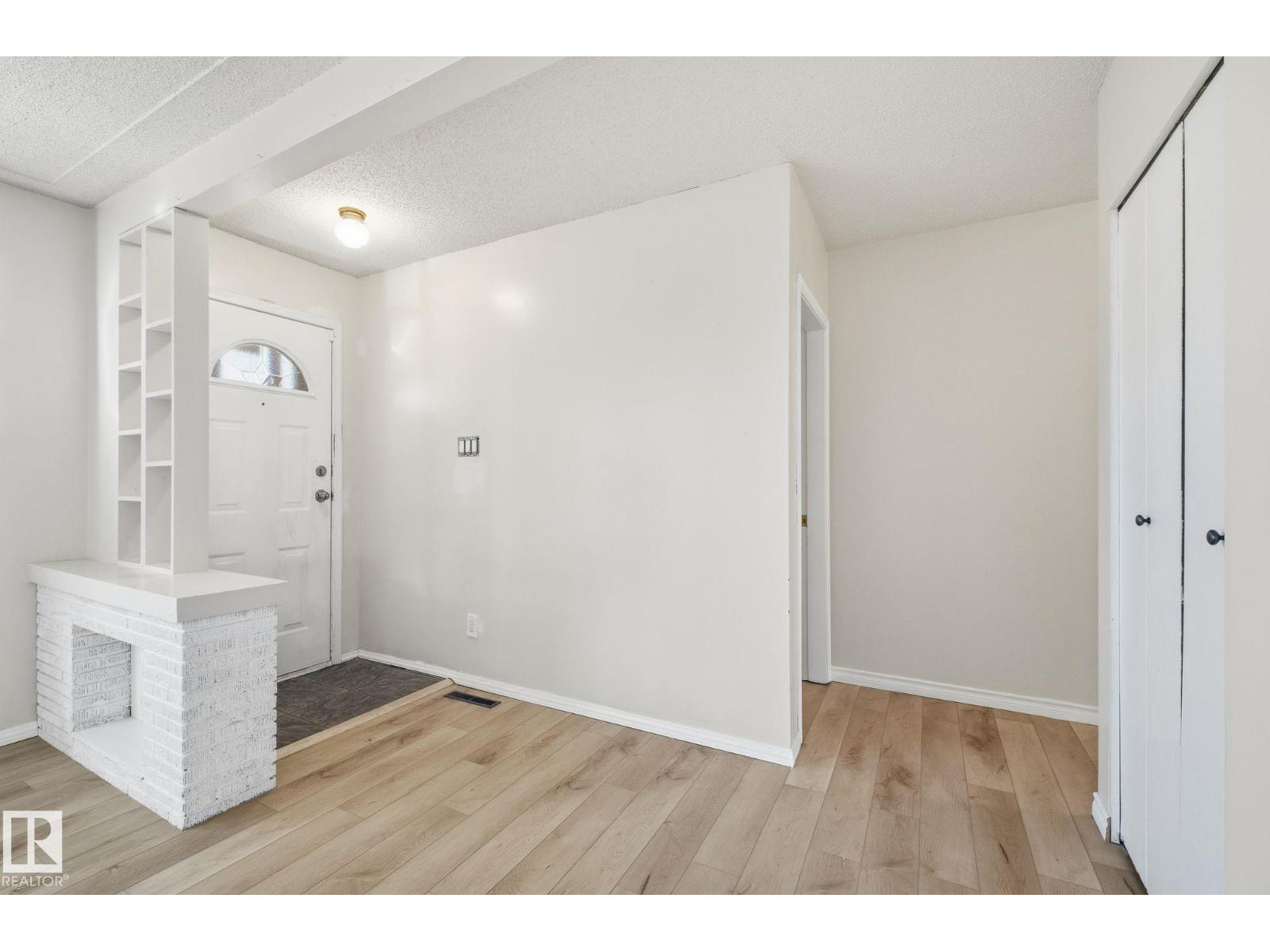 12107 53 ST NW - 10