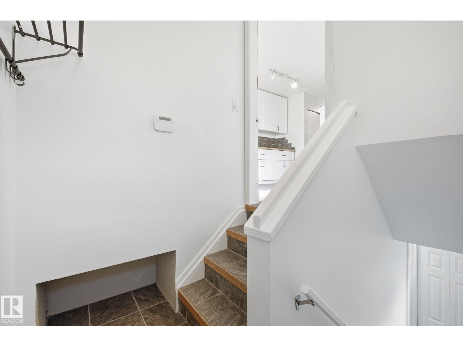 12107 53 ST NW - 25