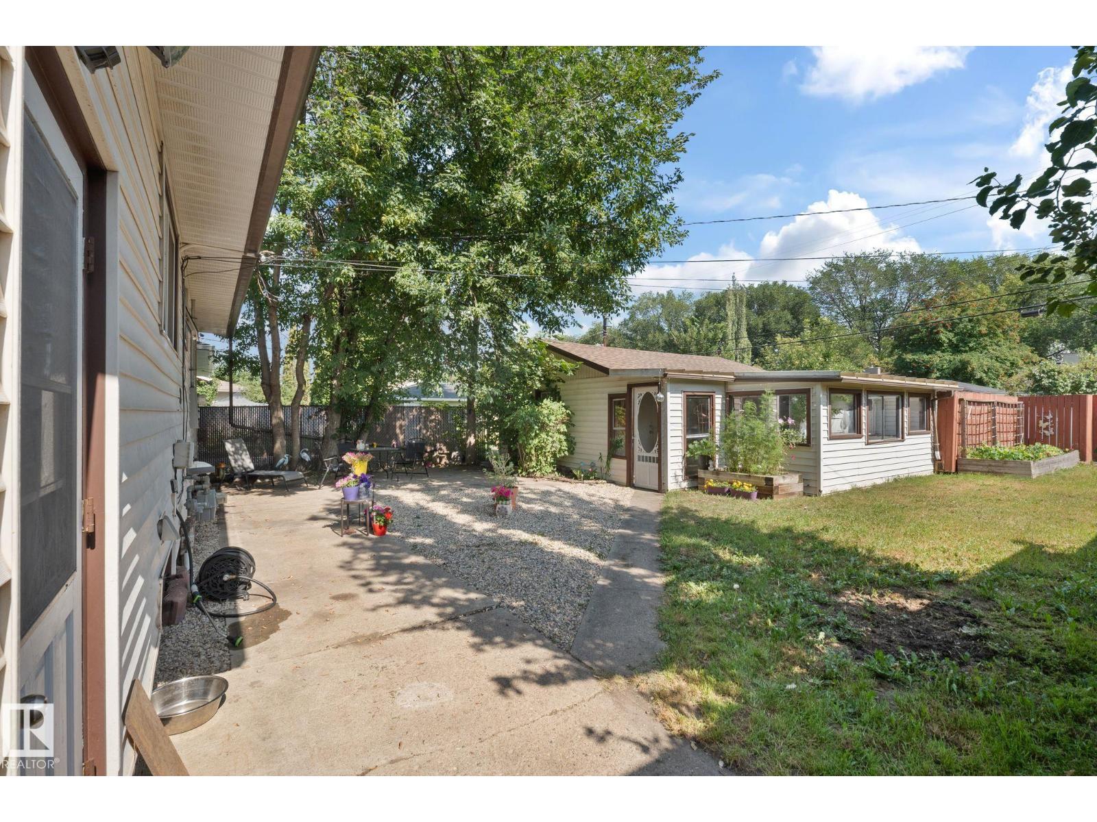 12107 53 ST NW - 42