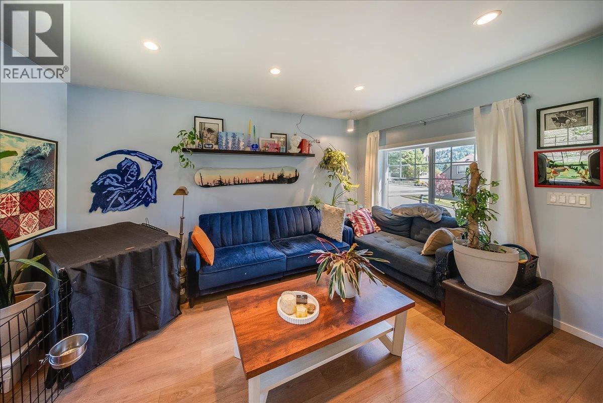 725 SHAKESPEARE Street - 6