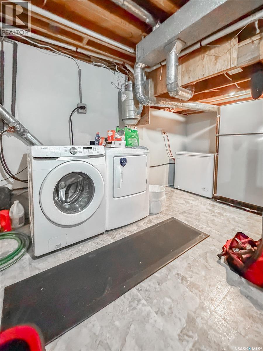 507 Dennis STREET — photo 27