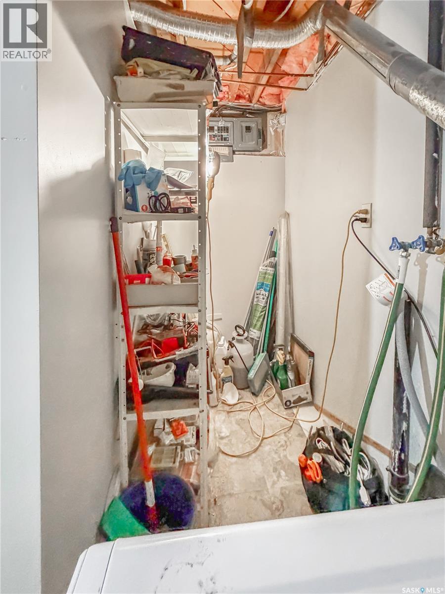 507 Dennis STREET — photo 28