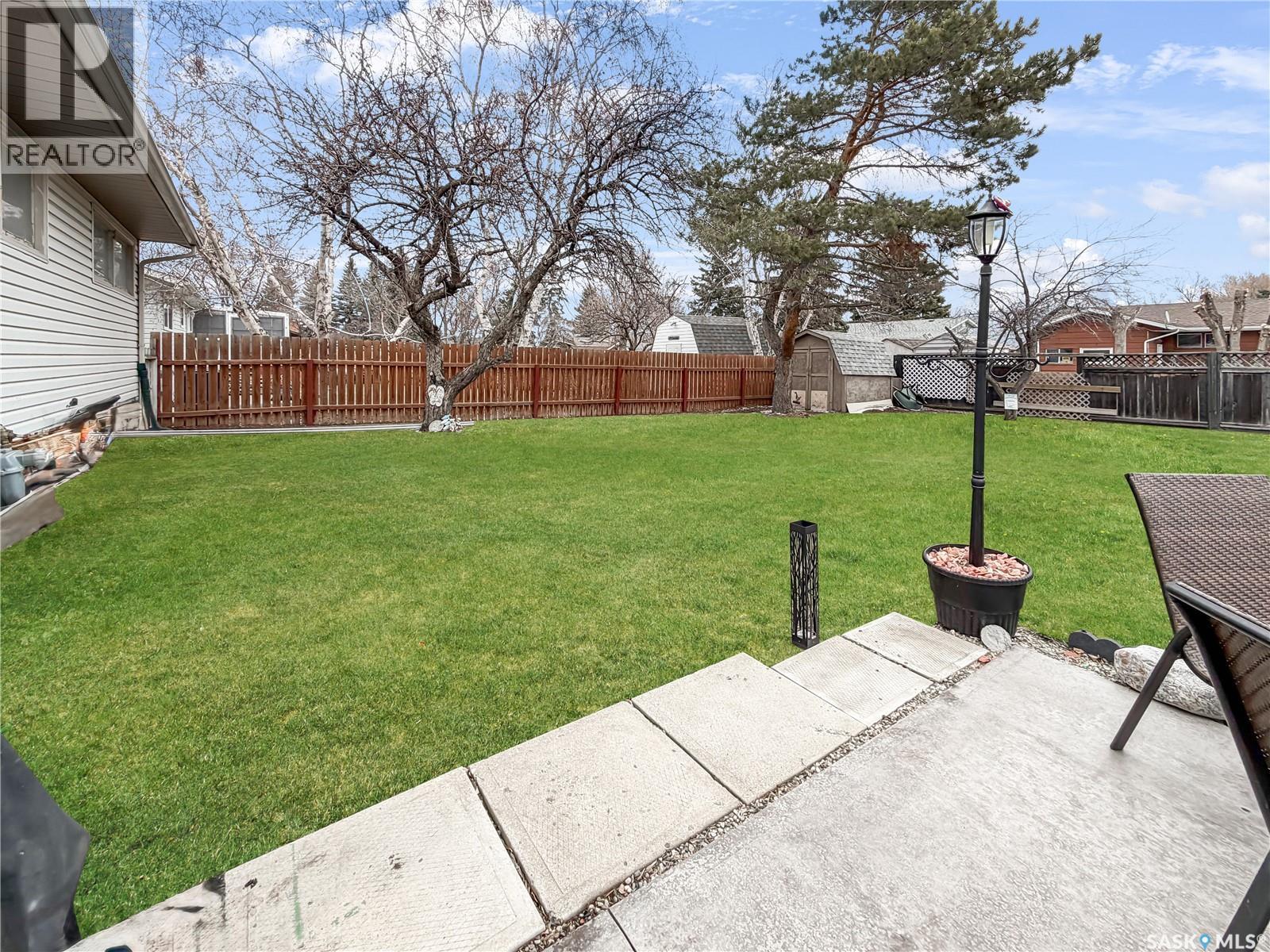 507 Dennis STREET — photo 32
