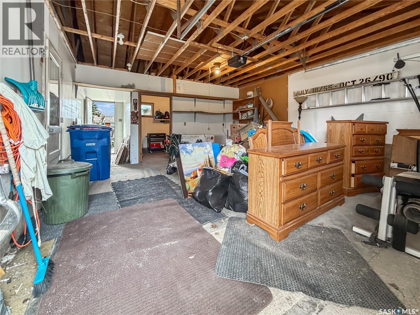 507 Dennis STREET — photo 37