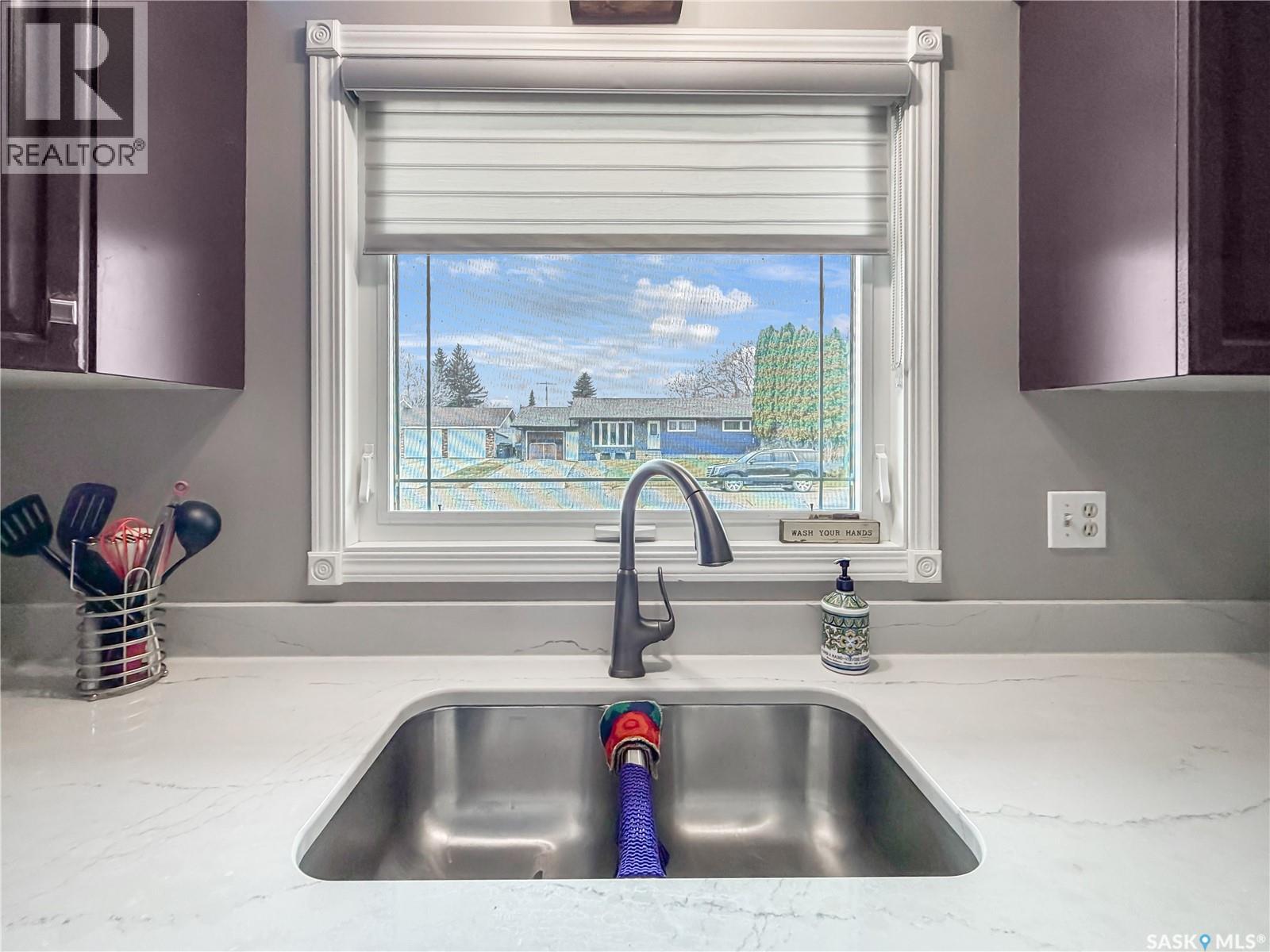 507 Dennis STREET - photo 5