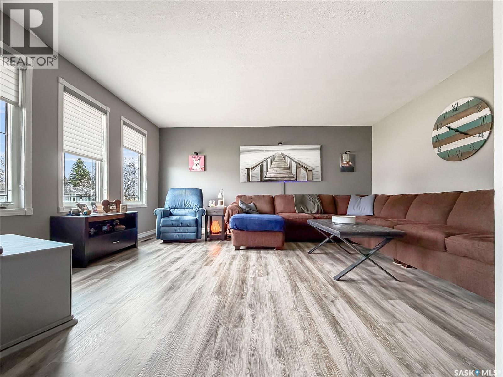 507 Dennis STREET — photo 8