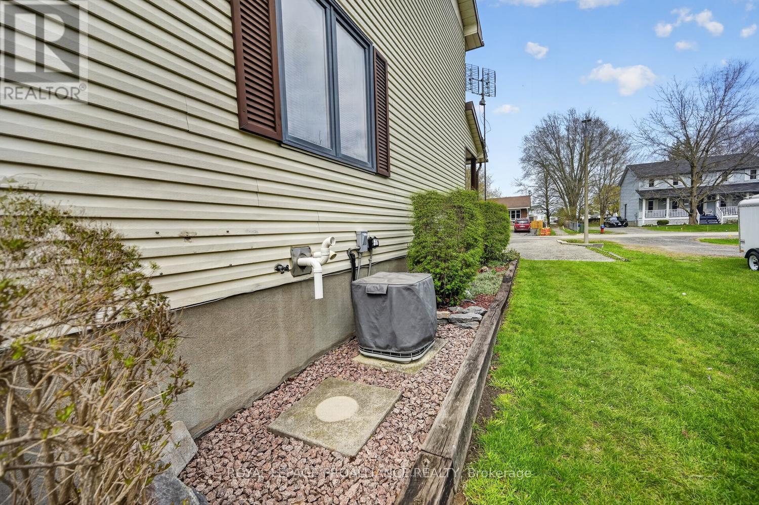 5126 MEADOWLAND DRIVE W - 29
