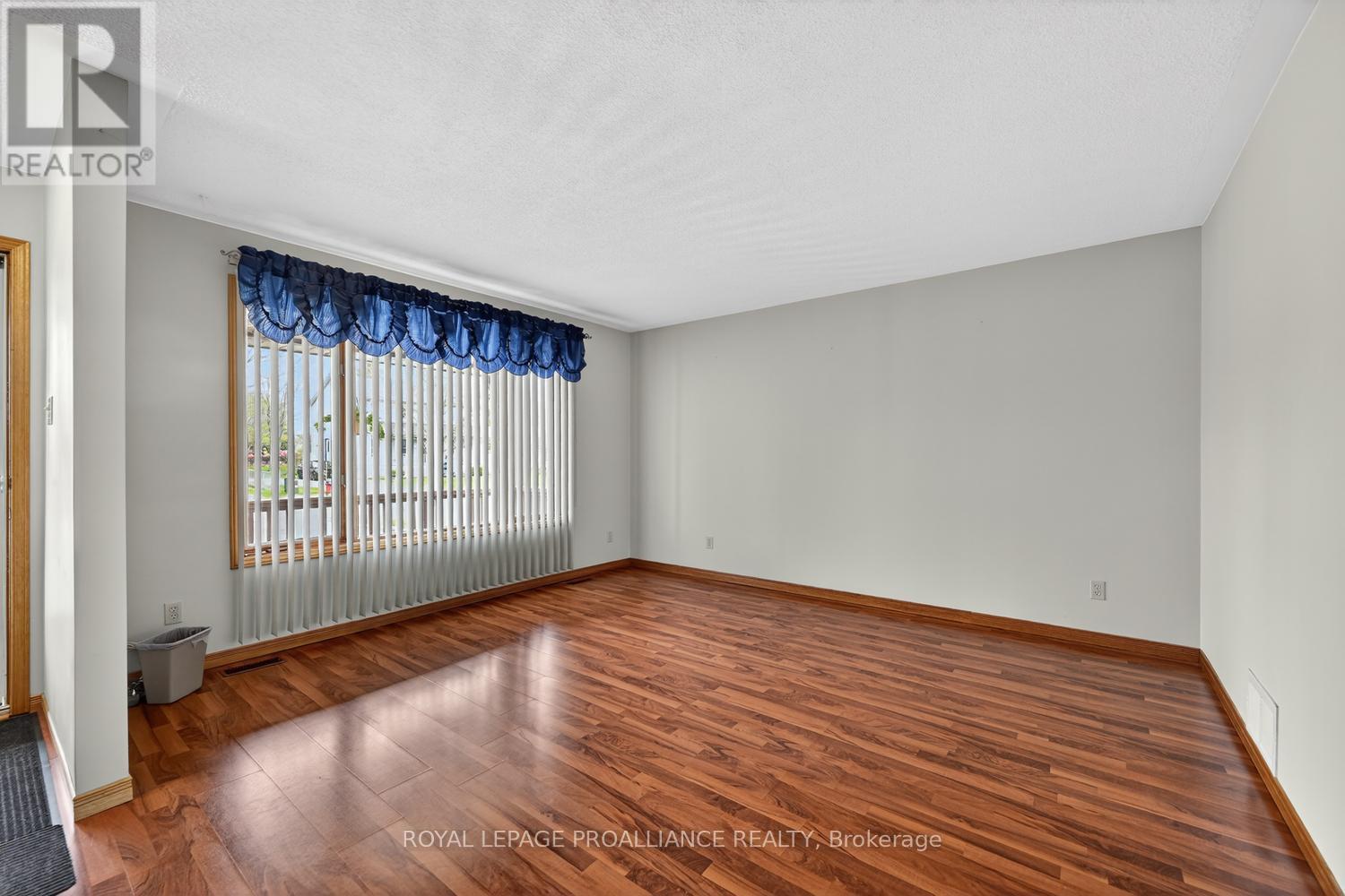 5126 MEADOWLAND DRIVE W - 7