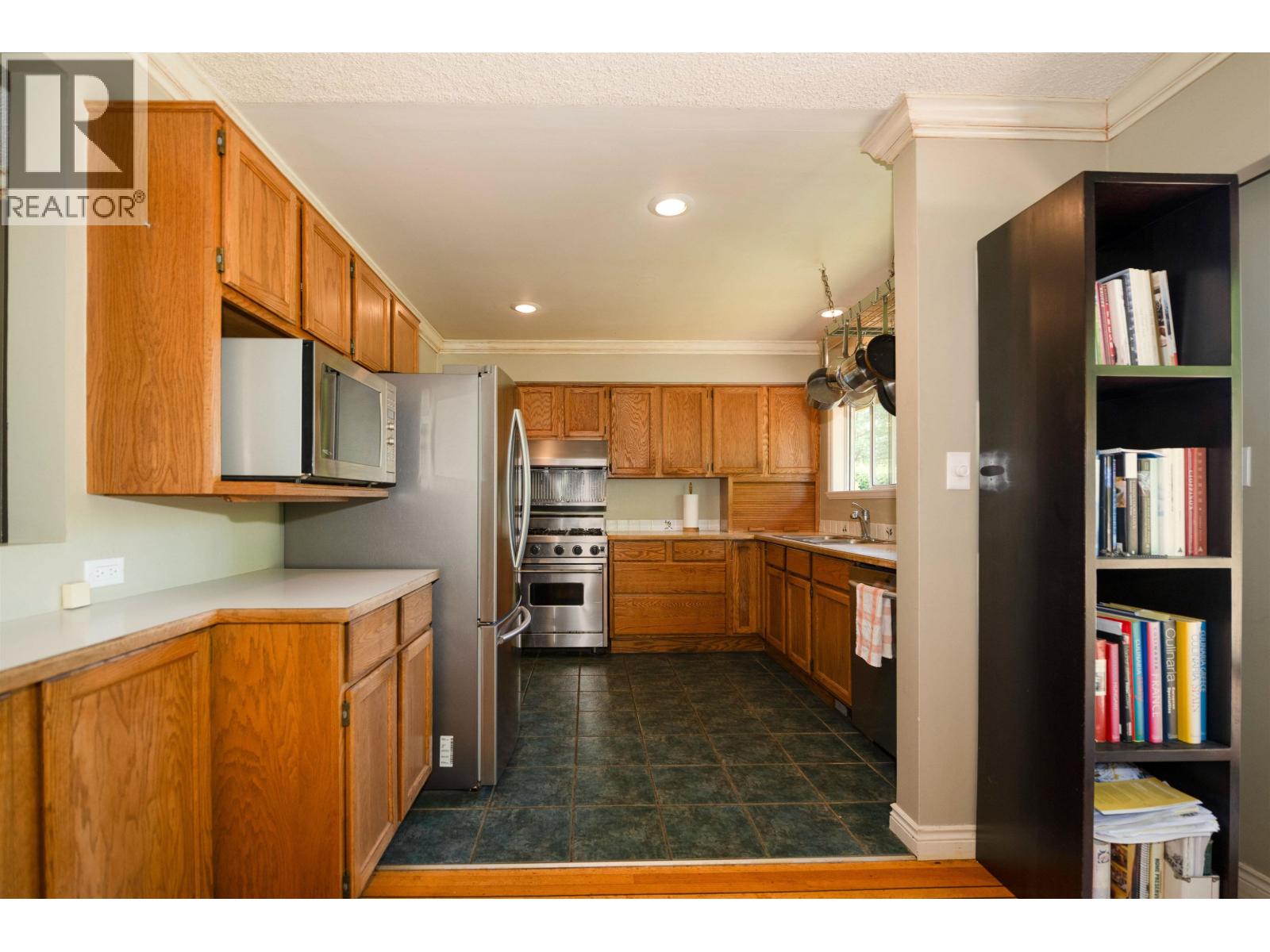 893 FRIAR CRESCENT