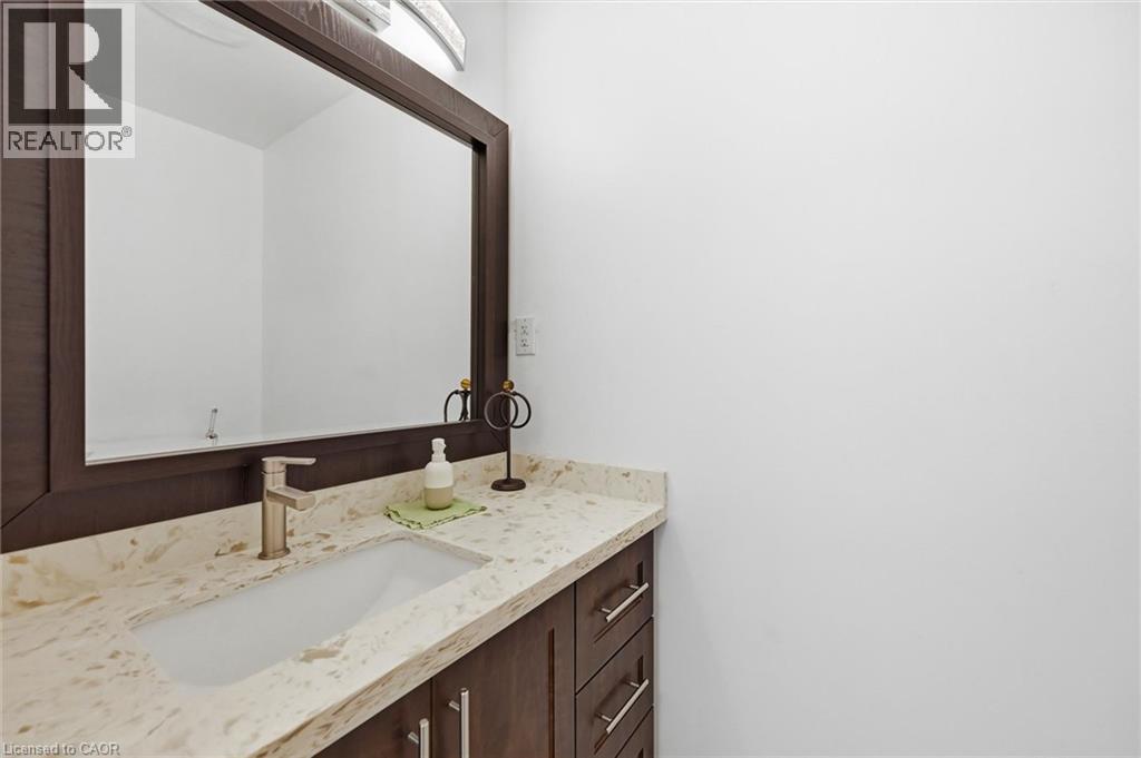 356 MOUNTAIN Road, Grimsby, Ontario, L3M4E7 — Photo 8