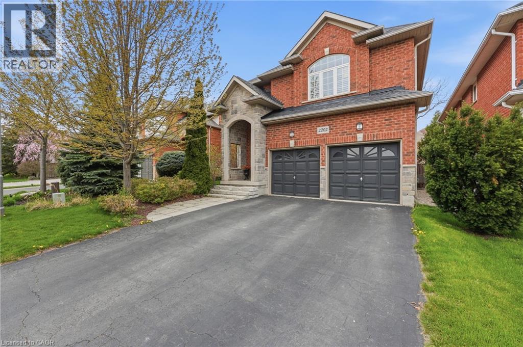 2202 BROOKHAVEN Crescent, Oakville, Ontario, L6M5B8 — Photo 5