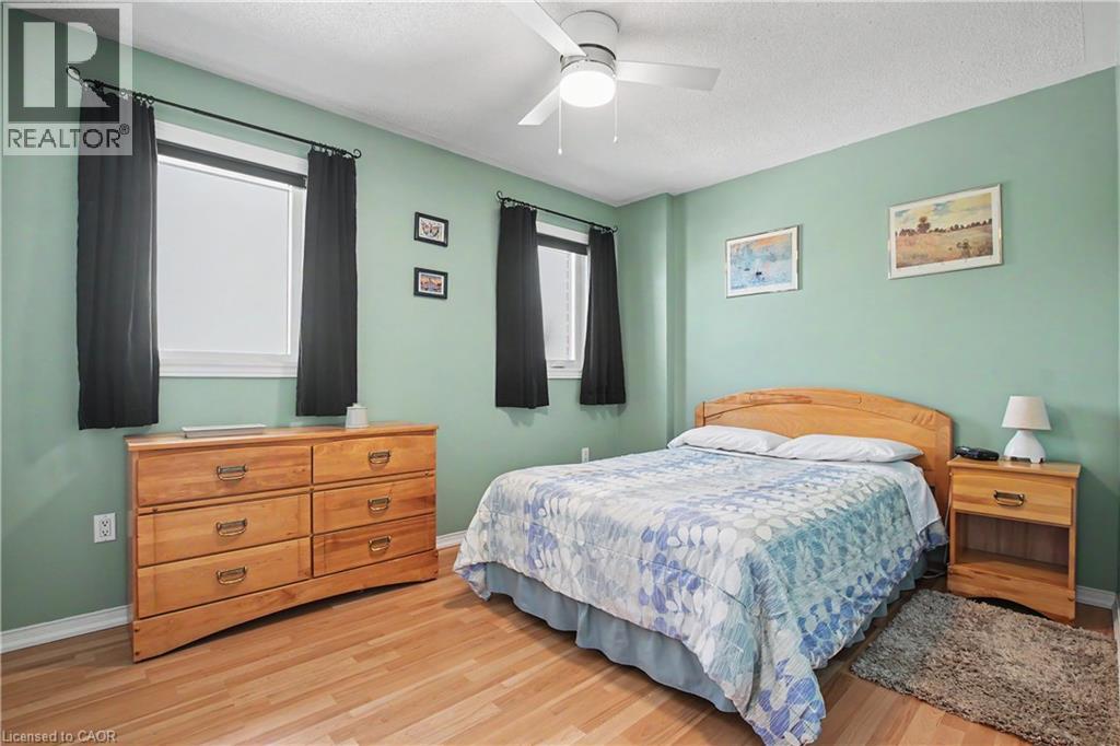 22 WATERWHEEL Crescent, Waterdown, Ontario, L9H7B8 — Photo 12
