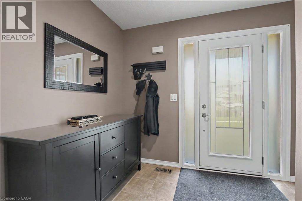 22 WATERWHEEL Crescent, Waterdown, Ontario, L9H7B8 — Photo 3