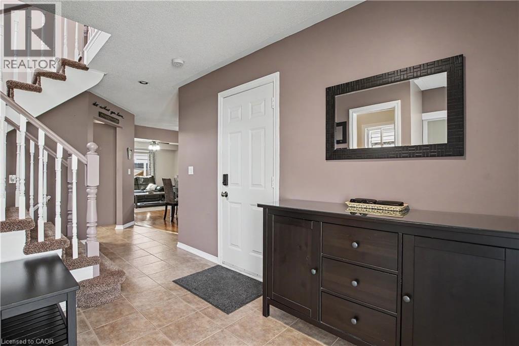 22 WATERWHEEL Crescent, Waterdown, Ontario, L9H7B8 — Photo 4