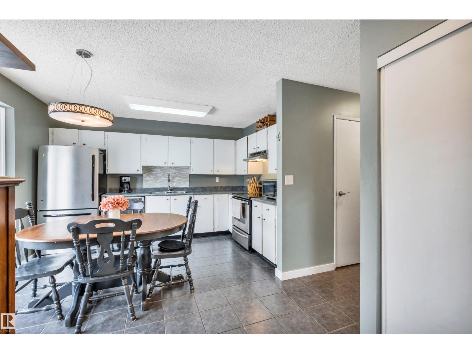 #40 10205 158 AV NW, Edmonton
