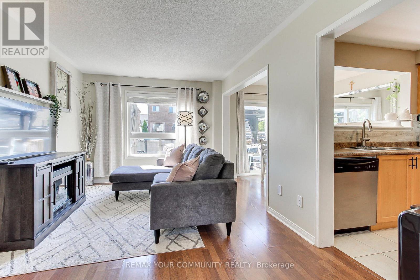 65 LIBERTY CRESCENT - 7