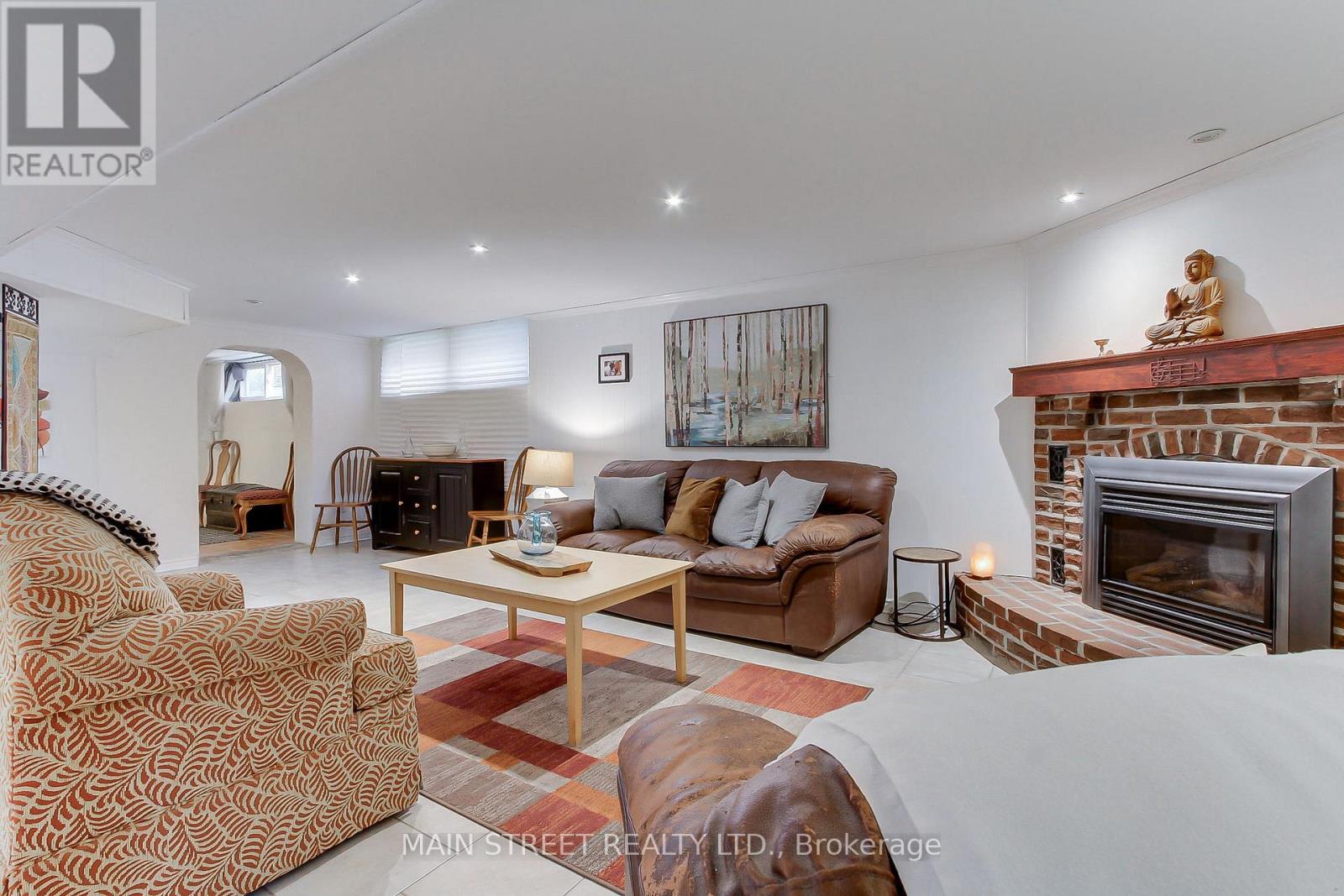 14 WESTHAMPTON DRIVE - 36